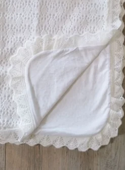 Couverture crochet blanche bébé doublée coton Blanc