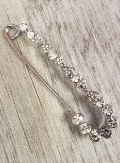 Epingle à nourrice bijou strass