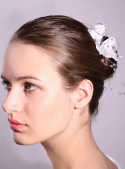 Fourche cheveux grosse fleur et perles Blanc