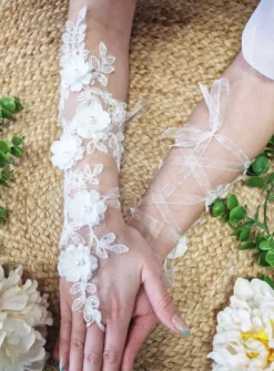 Gants de mariée mitaines dentelle fleurs et perles ivoire