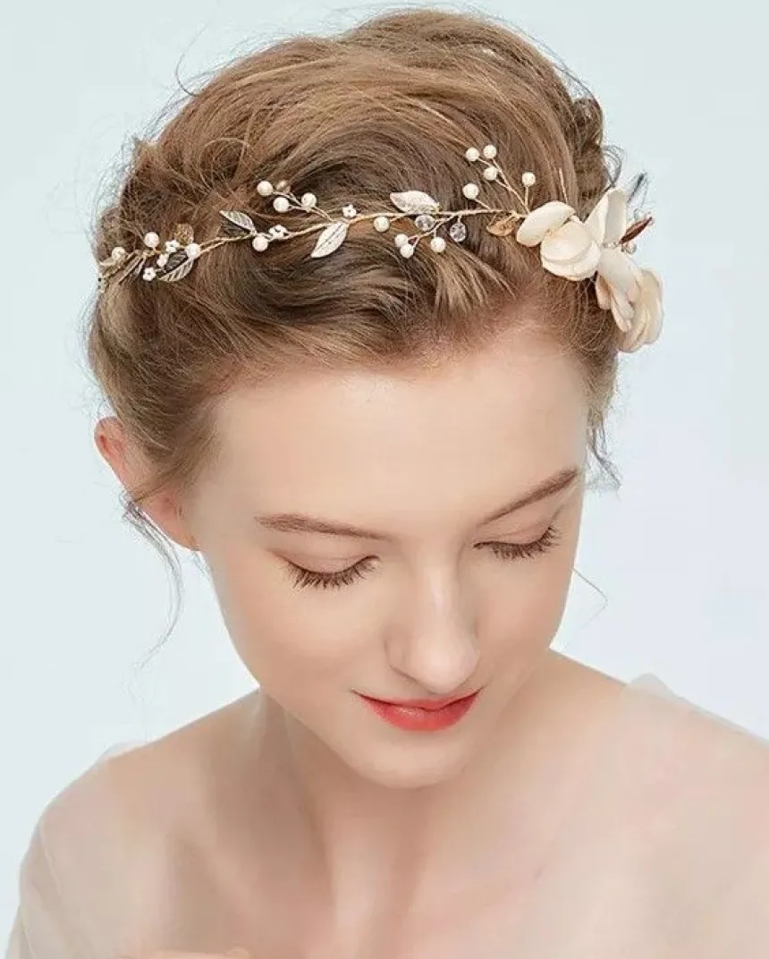 Guirlande coiffure cérémonie mariage fleurs et perles Or
