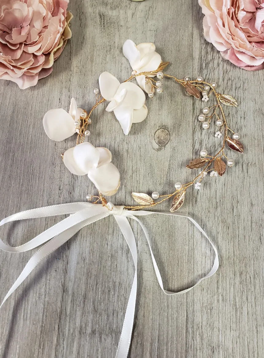 Guirlande coiffure cérémonie mariage fleurs et perles Or