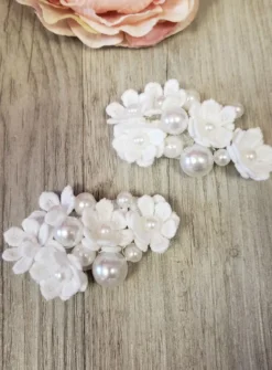 Lot de 2 compositions de fleurs et perles avec velcro Blanc