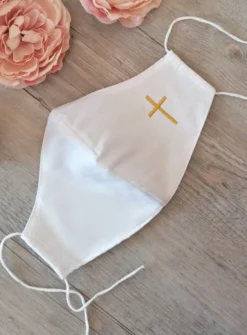 Masque croix brodée