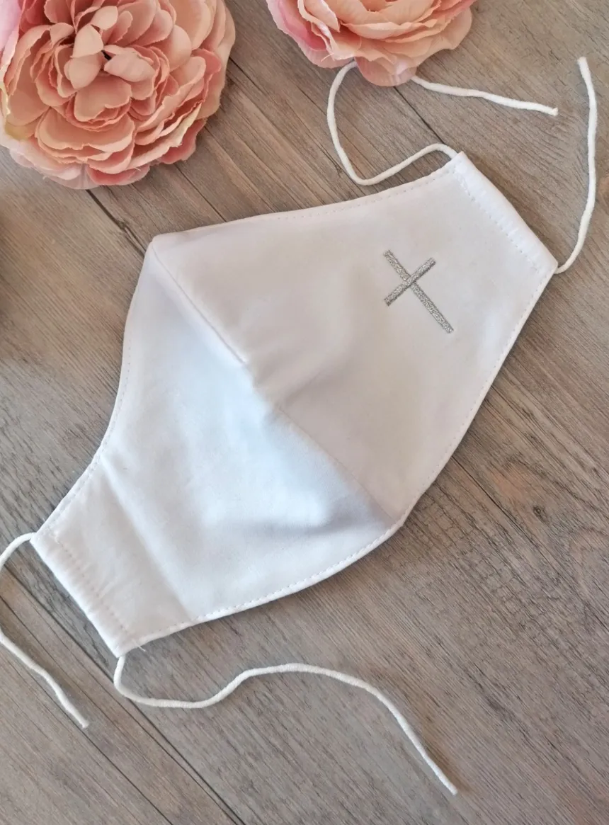 Masque croix brodée