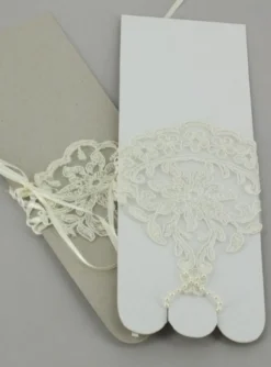 Mitaine enfant dentelle et lacet