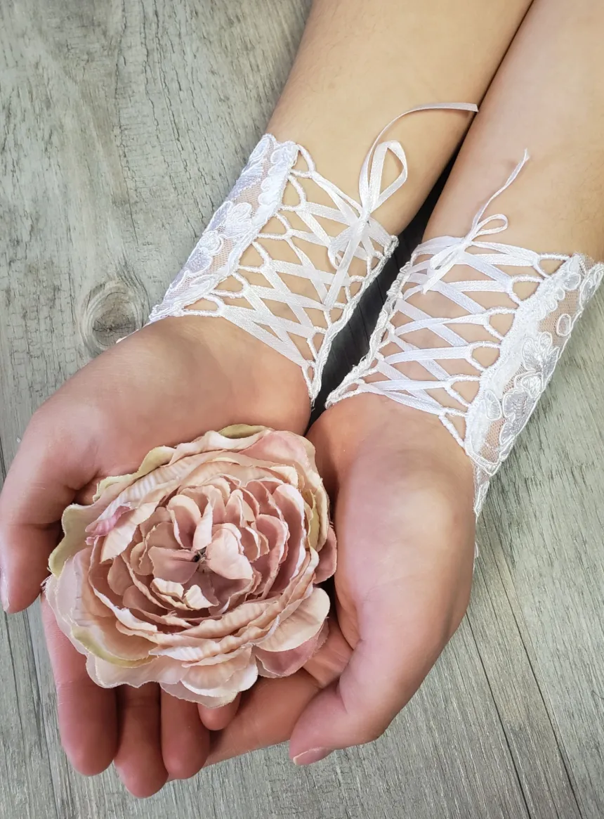 Mitaines fille dentelle et lacet ruban