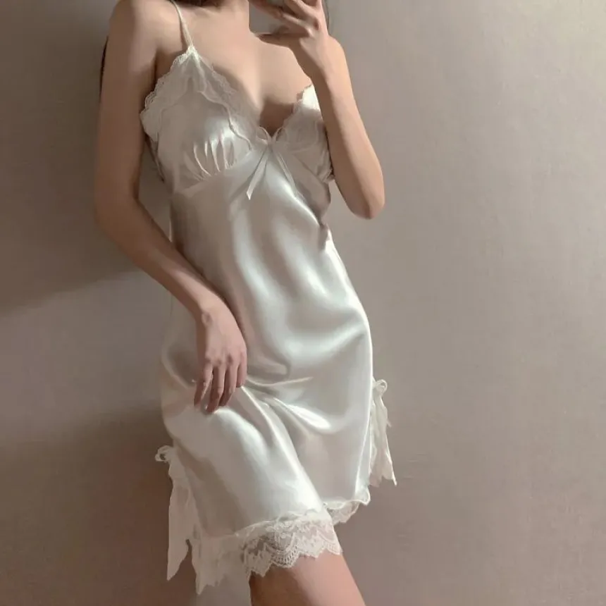 nuisette blanche en satin