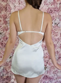 Nuisette satin et dentelle Femme chic et élégante