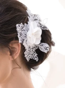 Peigne cheveux de mariage fleur et dentelle