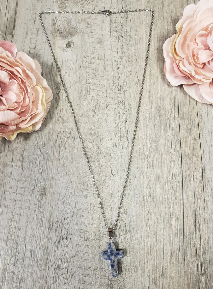 Pendentif Croix en pierre + Chaine