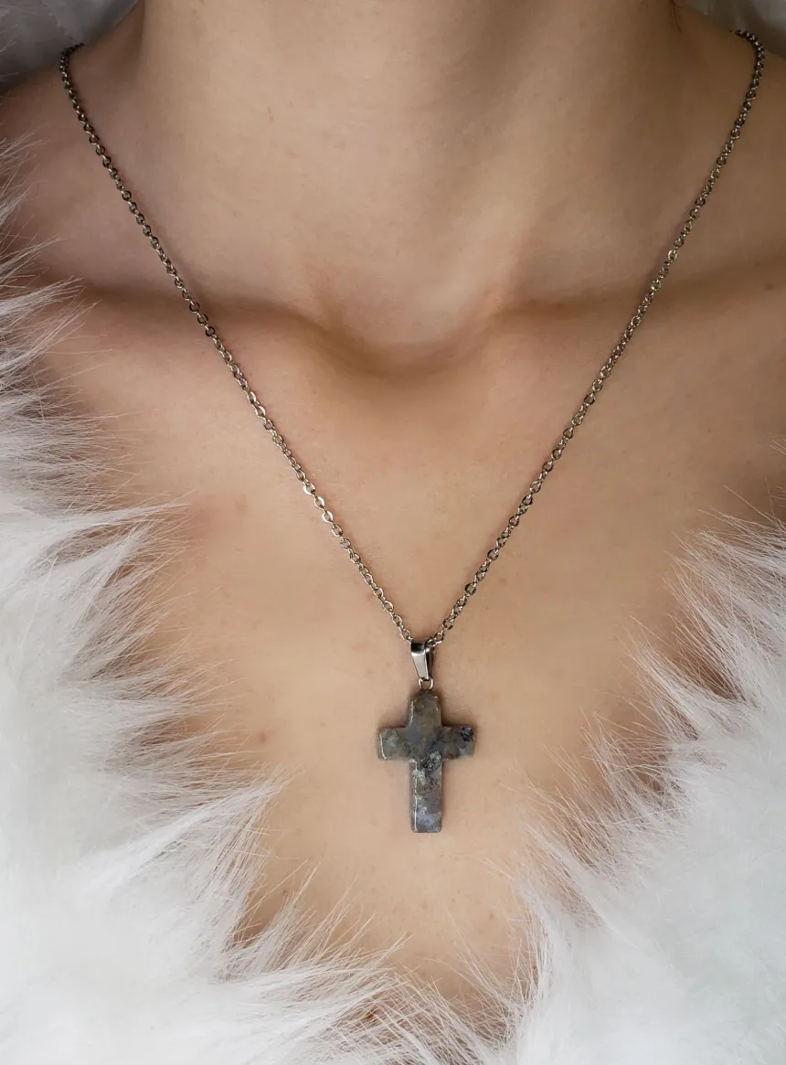 Pendentif Croix en pierre + Chaine