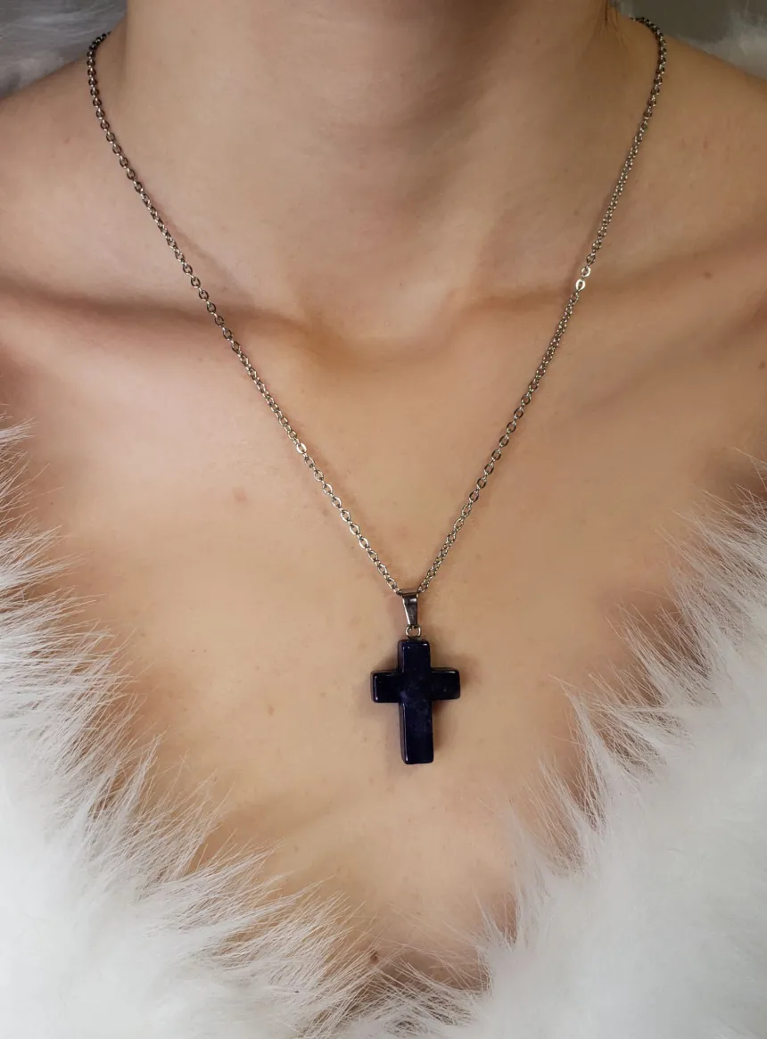 Pendentif Croix en pierre + Chaine
