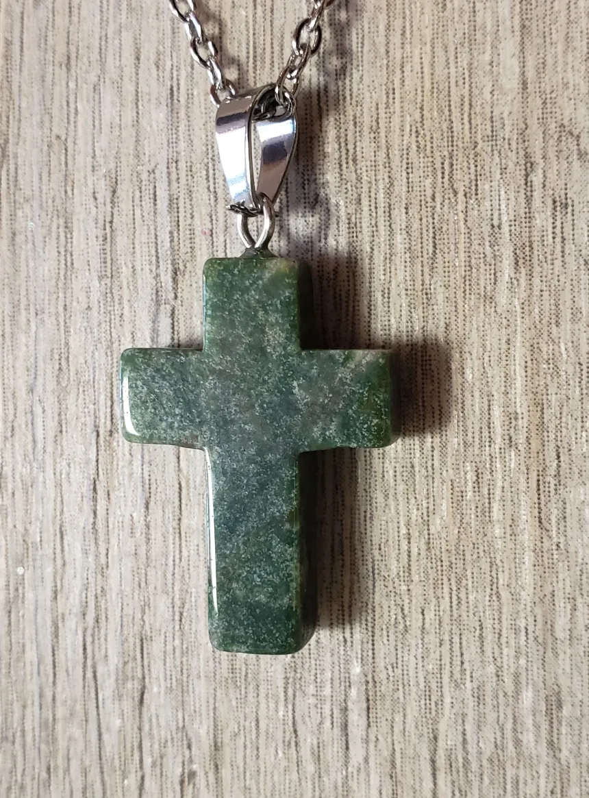 Pendentif Croix en pierre + Chaine