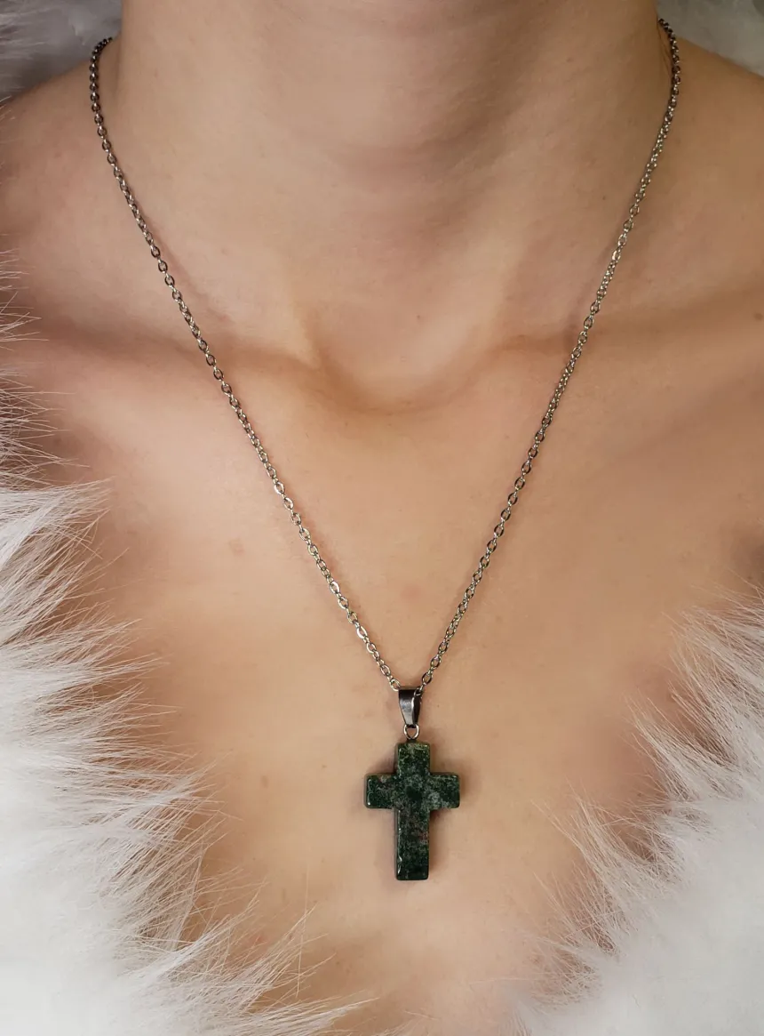 Pendentif Croix en pierre + Chaine