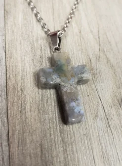 Pendentif Croix en pierre + Chaine