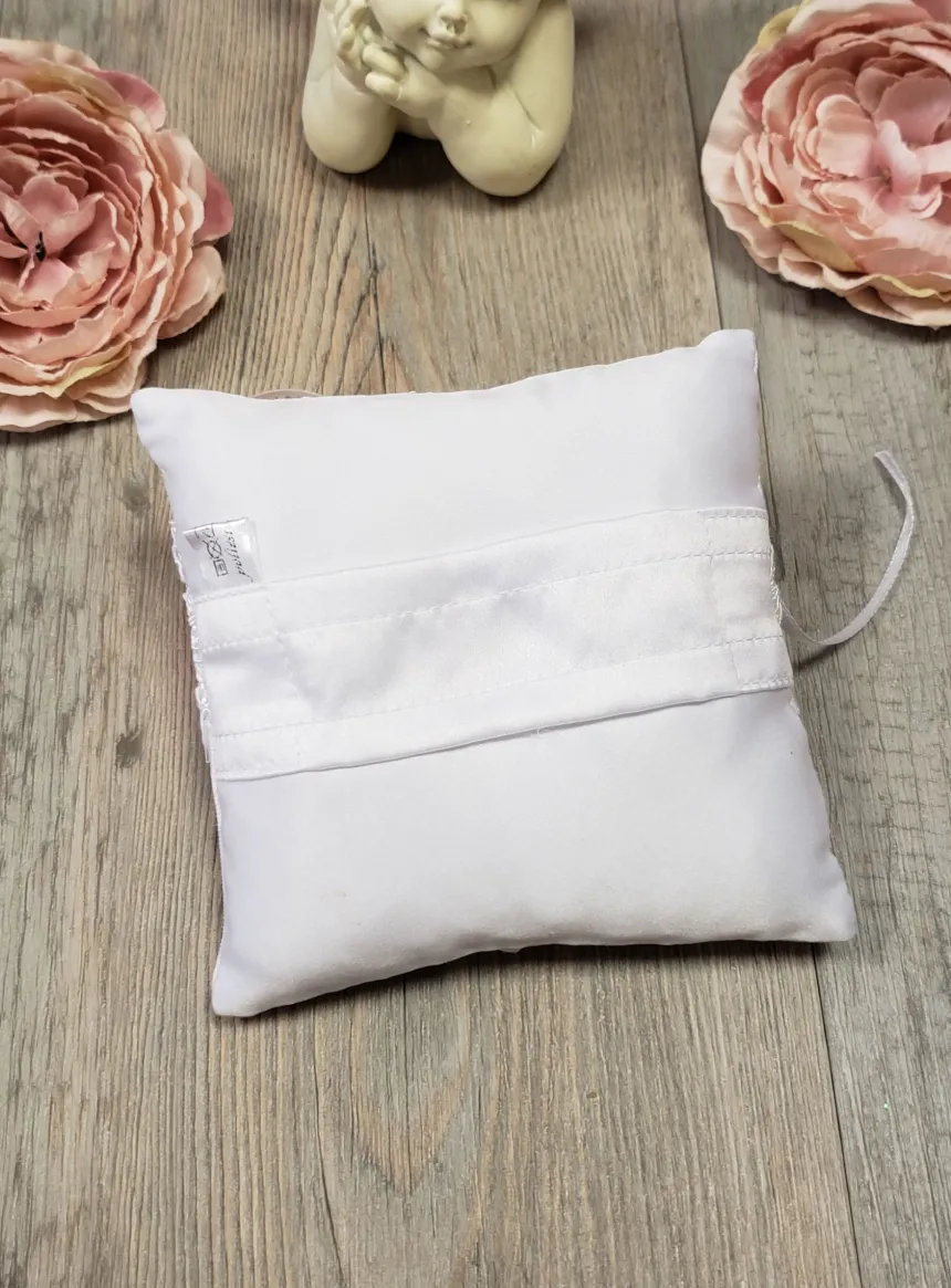 Petit coussin porte alliances en dentelle