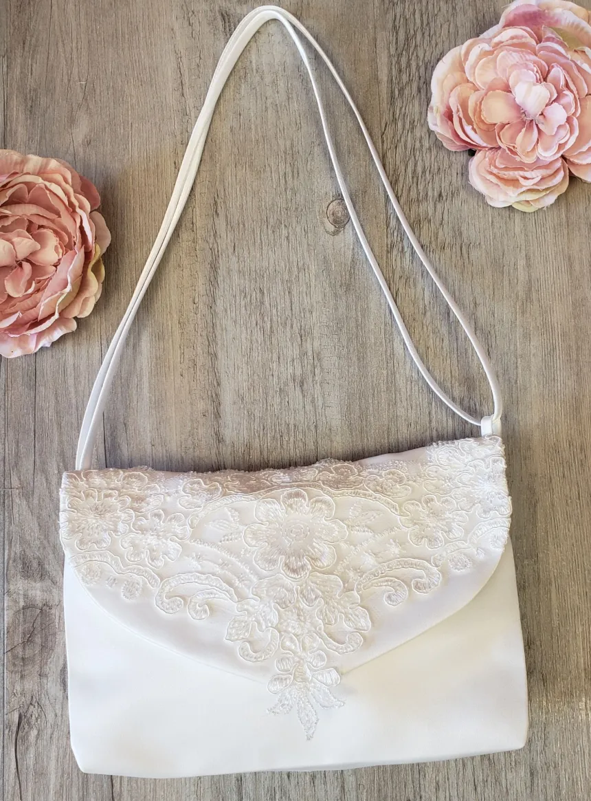 Petit sac de cérémonie dentelle avec rabat