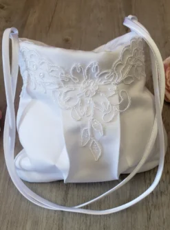 Pochette cérémonie avec dentelle