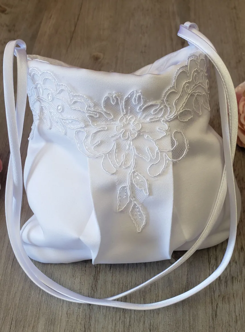 Pochette cérémonie avec dentelle
