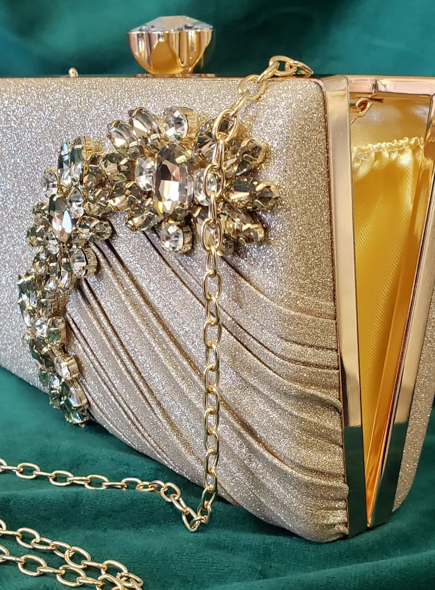 Pochette de soirée femme à pailletttes et gros strass