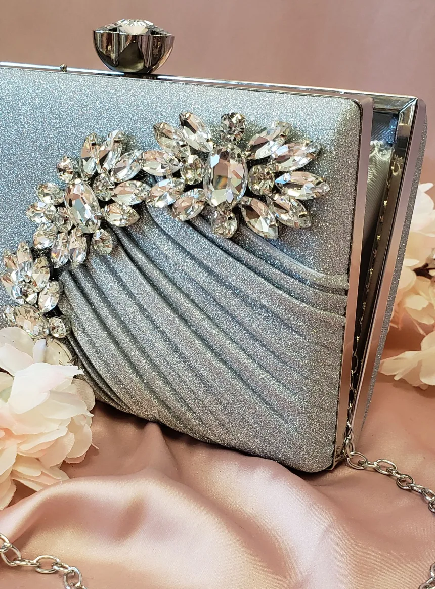 Pochette de soirée femme à pailletttes et gros strass