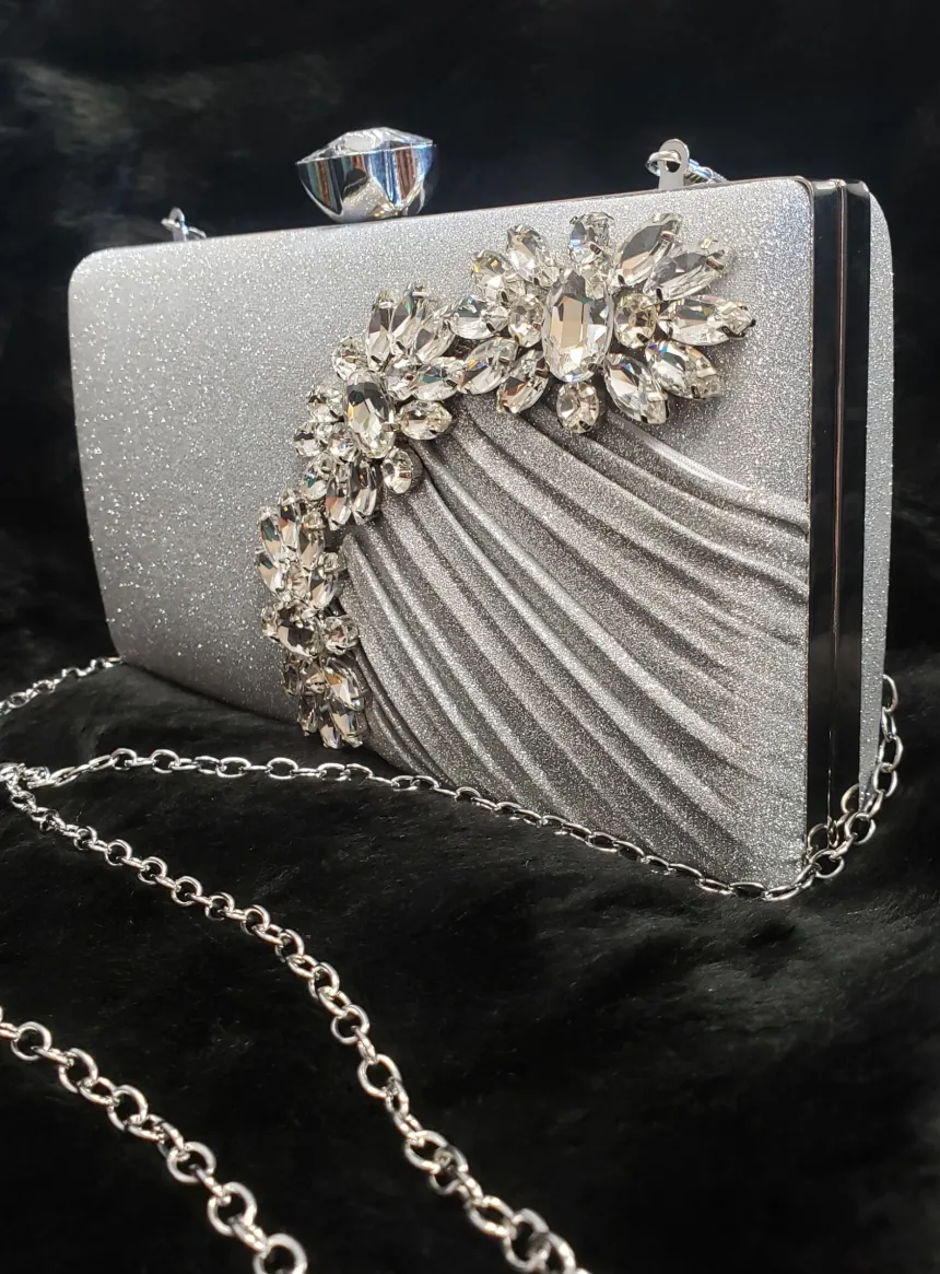Pochette de soirée femme à pailletttes et gros strass