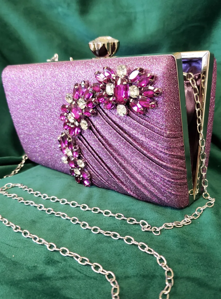 Pochette de soirée femme à pailletttes et gros strass