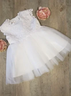 Robe baptême bébé blanche dentelle sur épaule