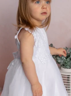 Robe baptême bébé blanche dentelle sur épaule