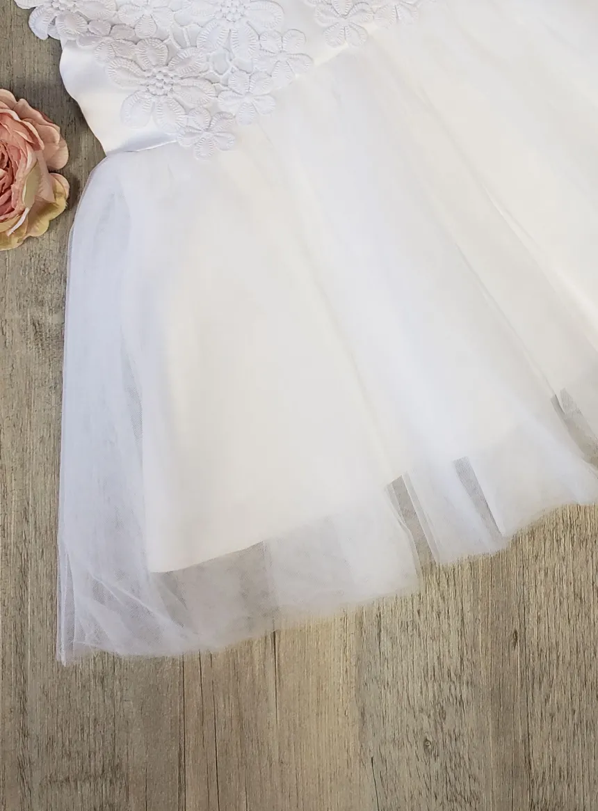 Robe baptême bébé blanche dentelle sur épaule