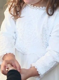 Robe de baptême longue brodée avec manches longues + béguin