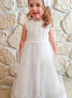 Robe de baptême longue et traditionnelle avec bonnet