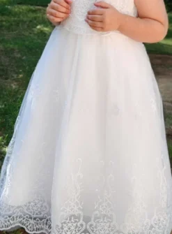 Robe de baptême longue et traditionnelle avec bonnet