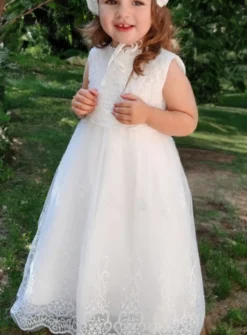 Robe de baptême longue et traditionnelle avec bonnet