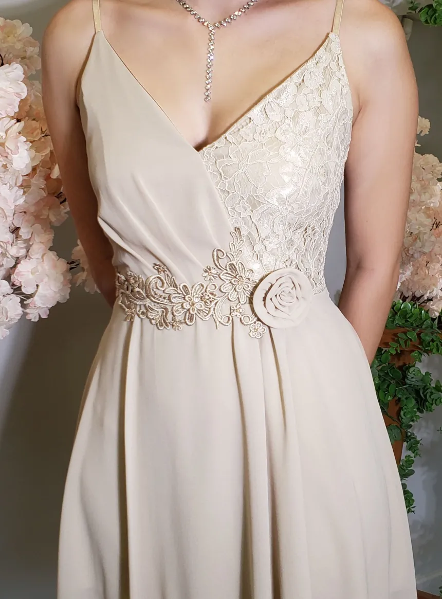 Robe de soirée courte mousseline et dentelle