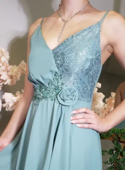 Robe de soirée courte mousseline et dentelle
