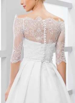Top en dentelle dos boutonné manches 3/4