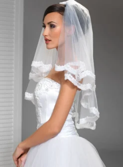 Voile de mariée dentelle cousue sur le bas
