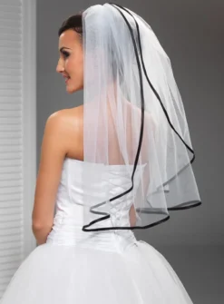 Voile de mariée plongeant bord satin noir